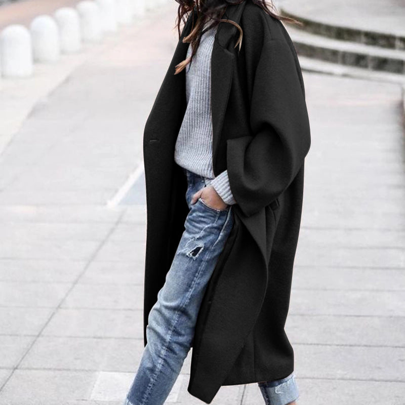 Single-breasted long coat with a lapel collar and pockets
