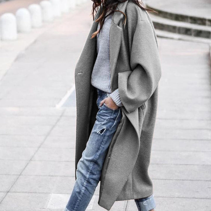 Single-breasted long coat with a lapel collar and pockets