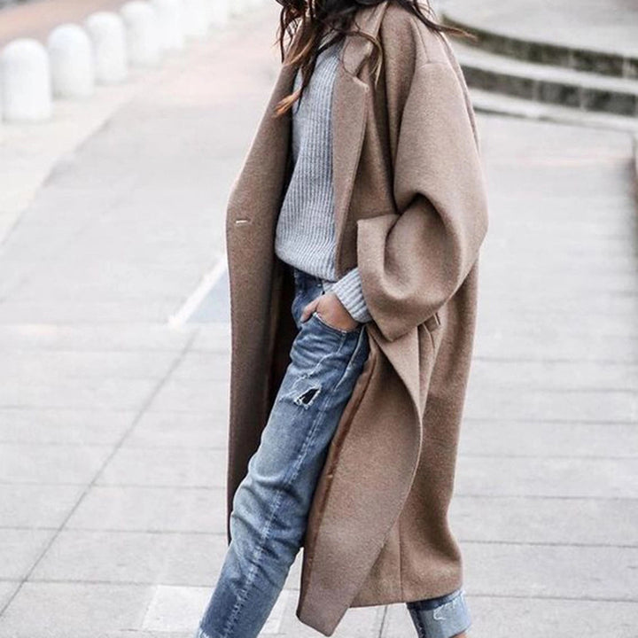 Single-breasted long coat with a lapel collar and pockets
